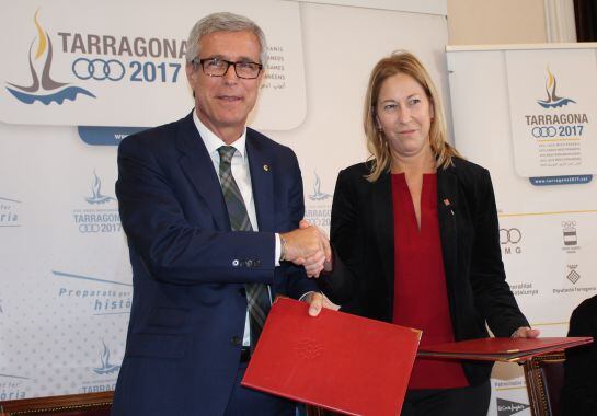 L&#039;alcalde Josep Fèlix Ballesteros i la consellera Neus Munté.