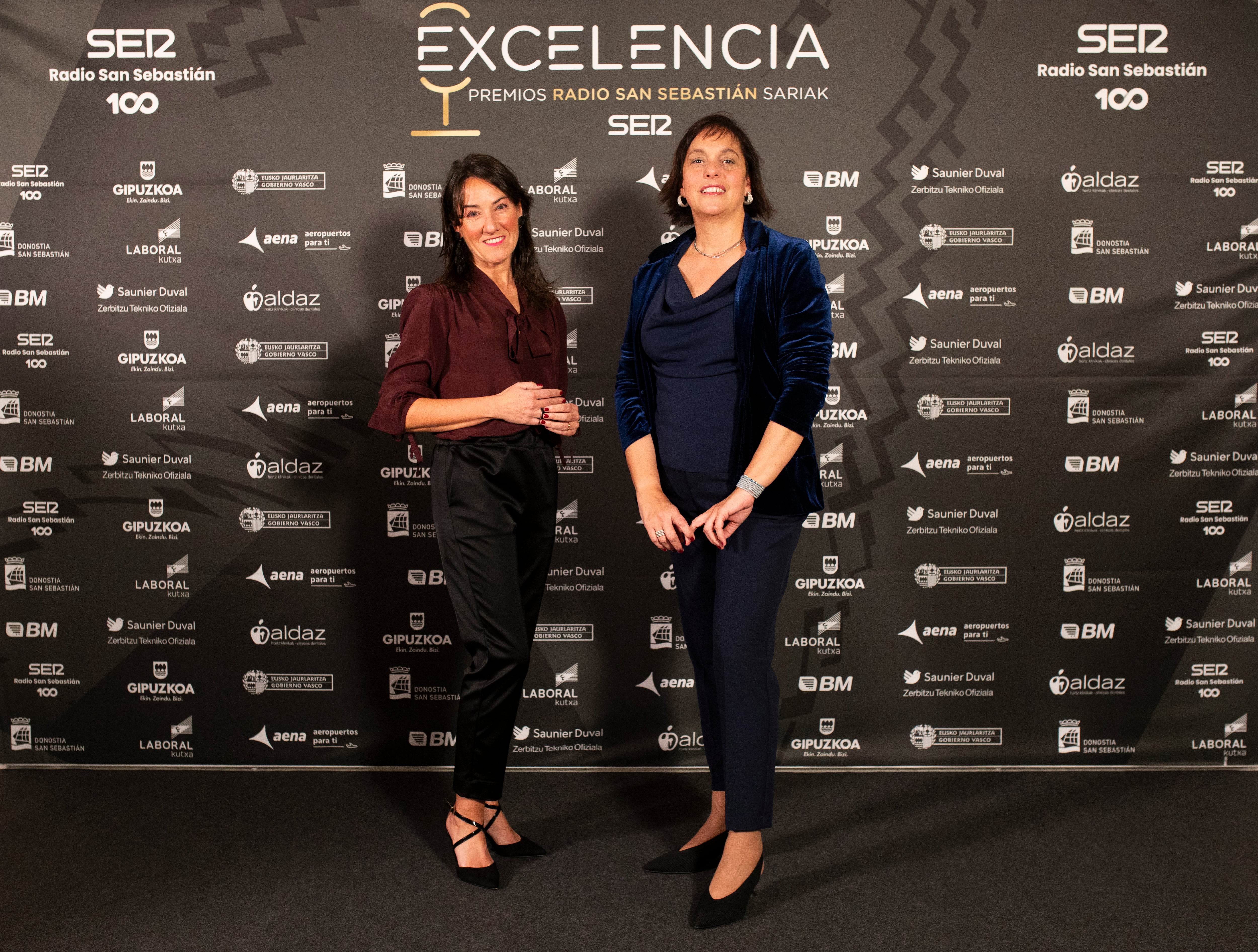 Aloña Velasco y Eva Monente, dos de las presentadoras de la gala