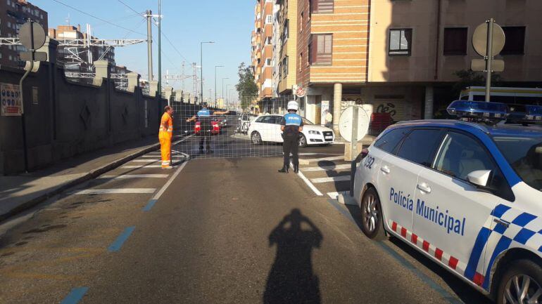 Imagen del momento en el que se procedió a cortar la calle Estación