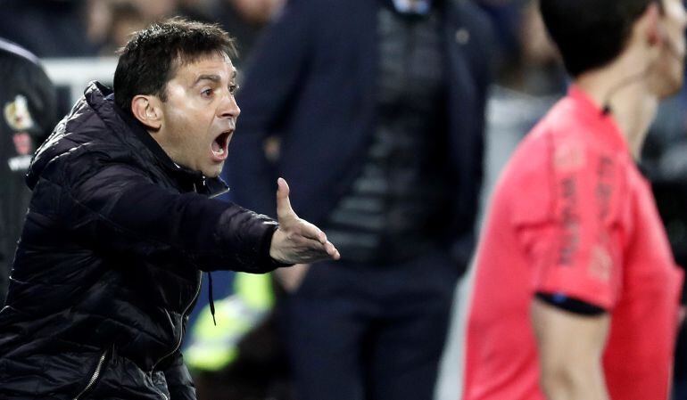 Asier Garitano da instrucciones a sus jugadores durante un partido de esta temporada.