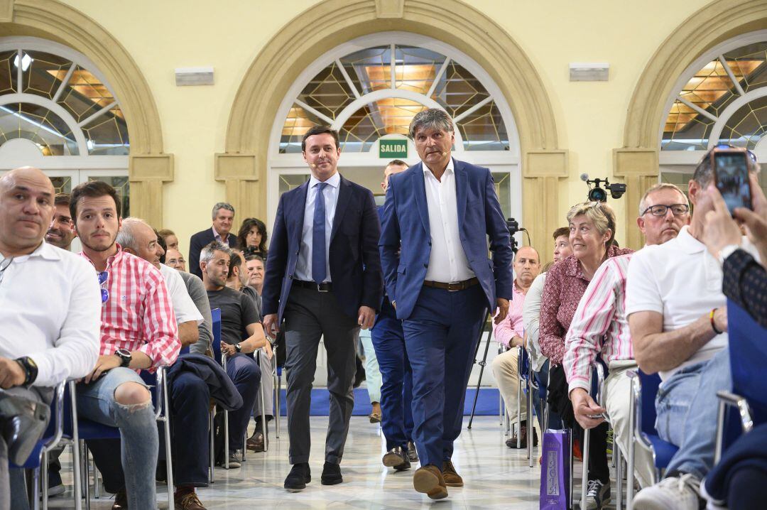 Toni Nadal llegando al Patio de Luces con Javier Aureliano García.