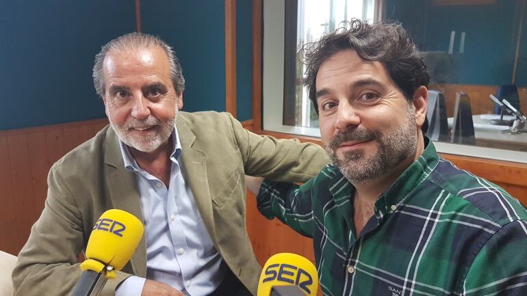 Juan Calzada y Román San Emeterio en el estudio de La Ventana de Cantabria  