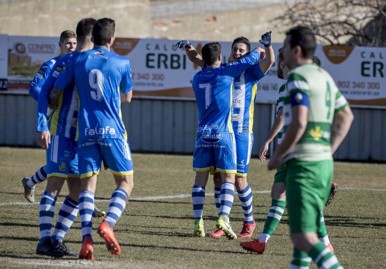 Adeva abrió el marcador a los dos minutos de juego encarrilando el triunfo blanquiazul.
