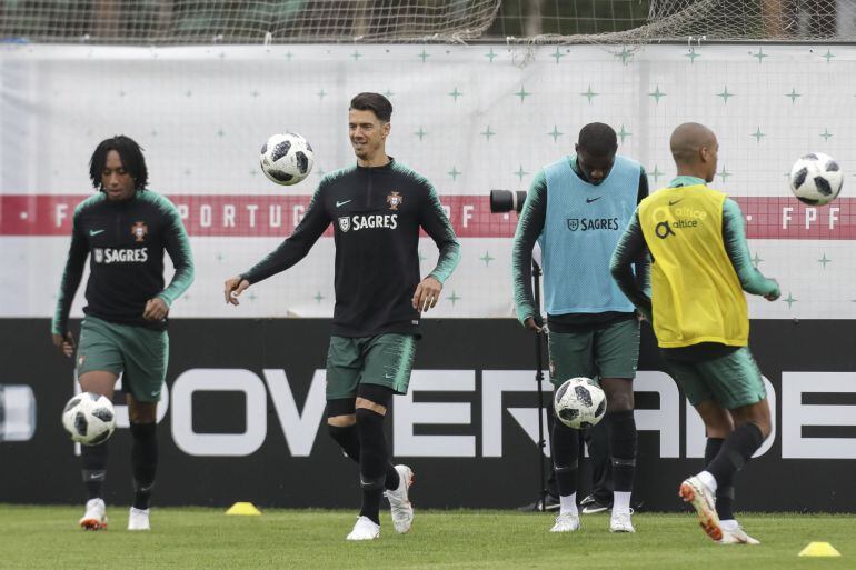 Gelson Martins y William Carvalho durante un entreno con la selección portuguesa previo al Mundial