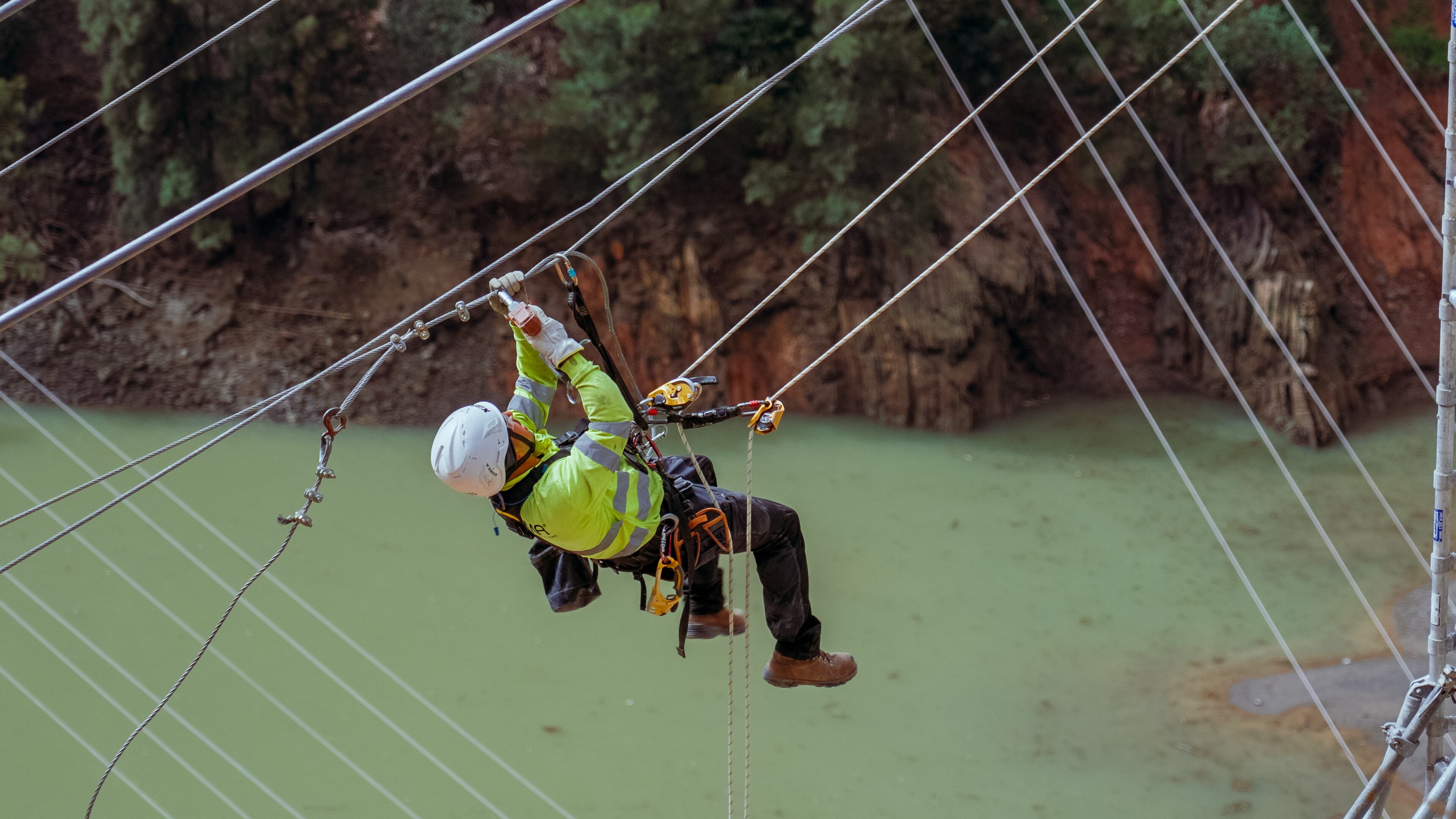 Construcción del nuevo puente sobre Caminito del Rey