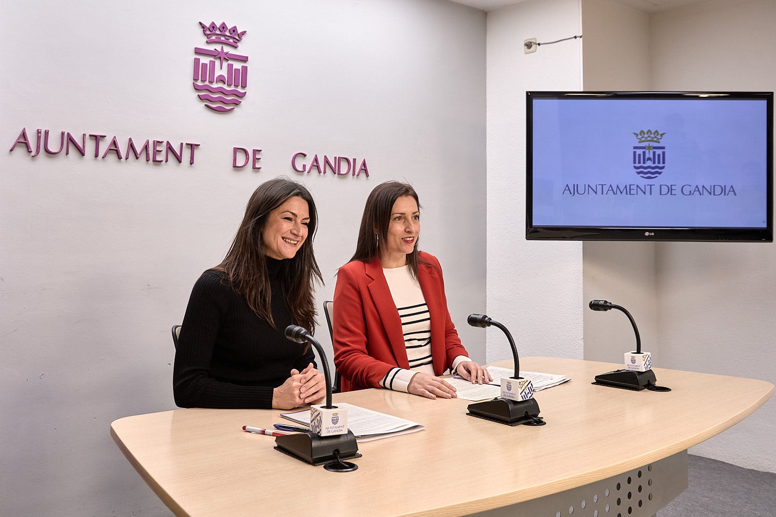 Las coportavoces del Gobierno Local, Esther Sapena y Balbina Sendra