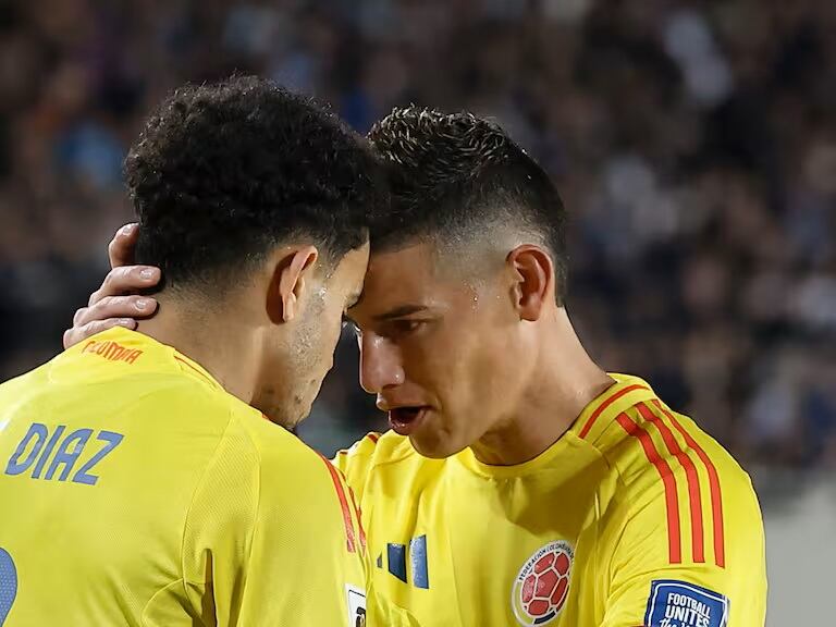 Luis Díaz y James celebrando el gol de Colombia en Argentina.