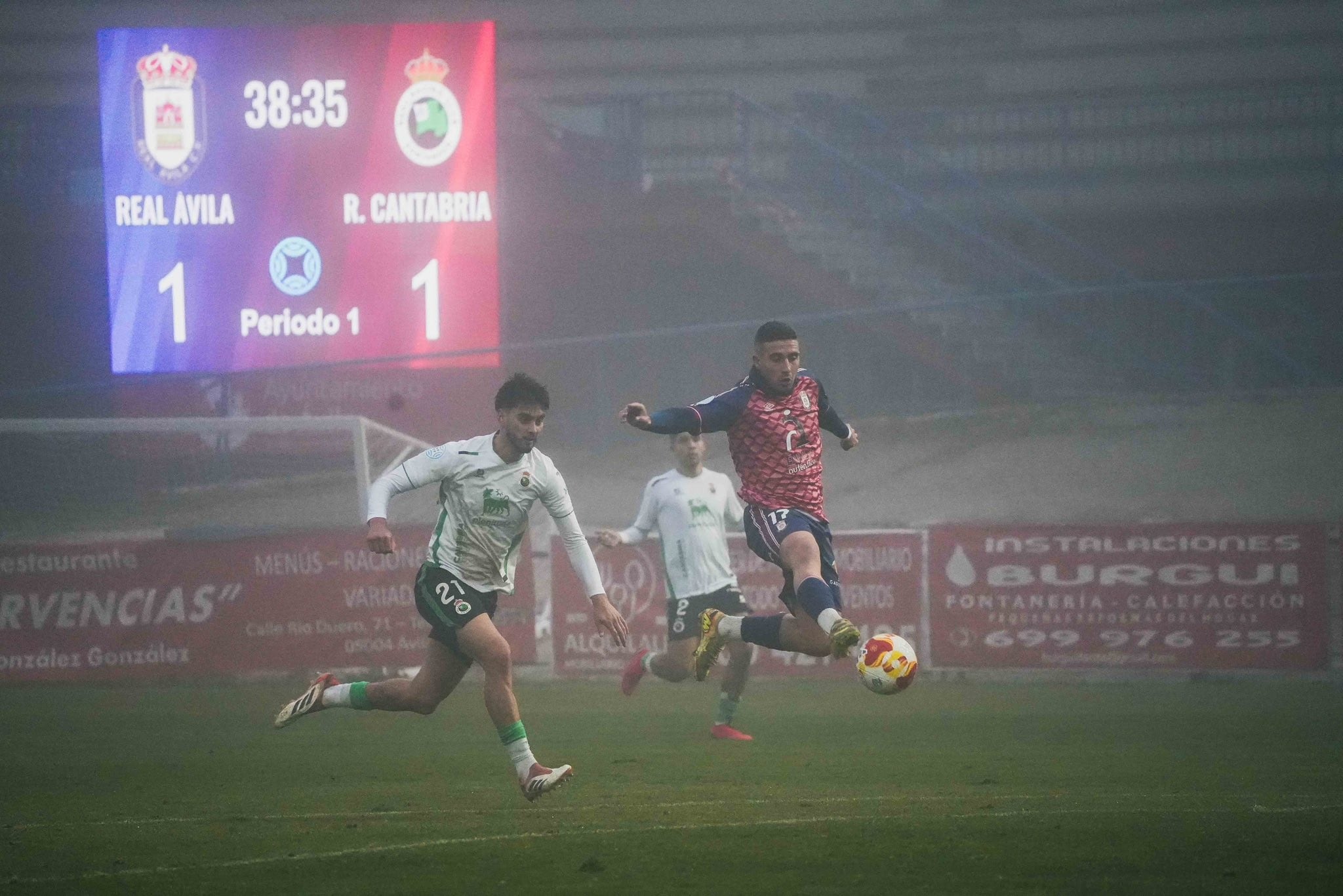 Markitos se dispone a marcar el segundo tanto de los locales