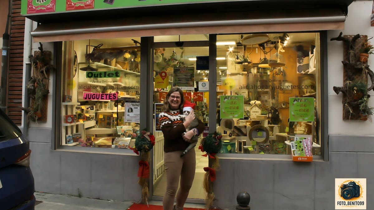 El comercio tradicional resiste y se abre para los últimos regalos de Navidad y Reyes