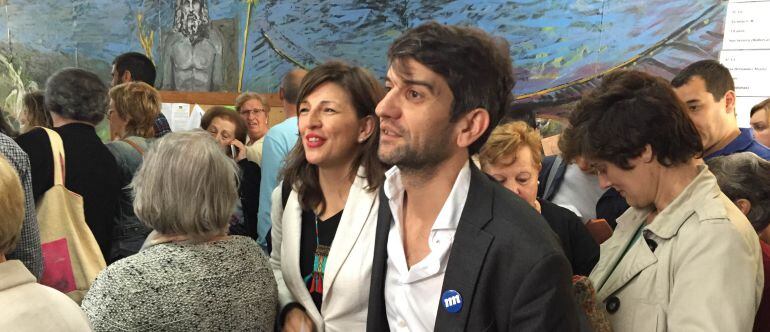 Yolanda Díaz y Jorge Suárez acudieron juntos a votar.