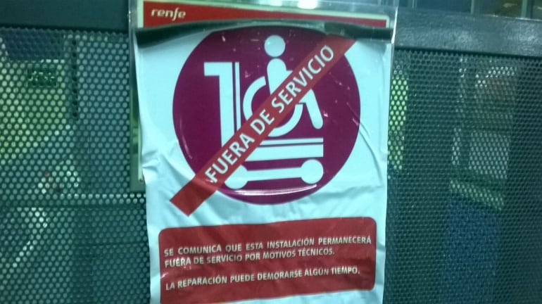 Las plataformas para usuarios con sillas de ruedas llevan desde marzo fuera de servicio en diferentes estaciones de RENFE