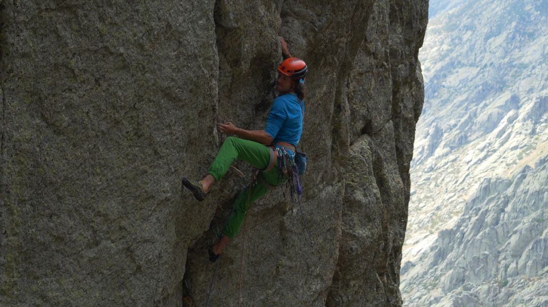 Uno de los escaladores que protagonizan en documental &#039;La Aguja Negra&#039;.