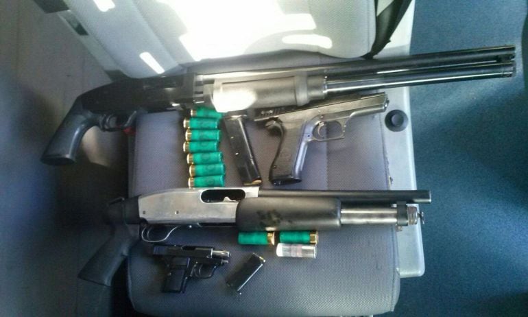 Imatge de les armes intervingudes per la policia espanyola a la Jonquera. Imatge del 13 de febrer del 2016. (Horitzontal)