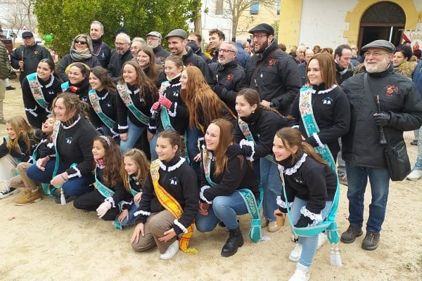 La Colla, con las damas en Santa Eulalia