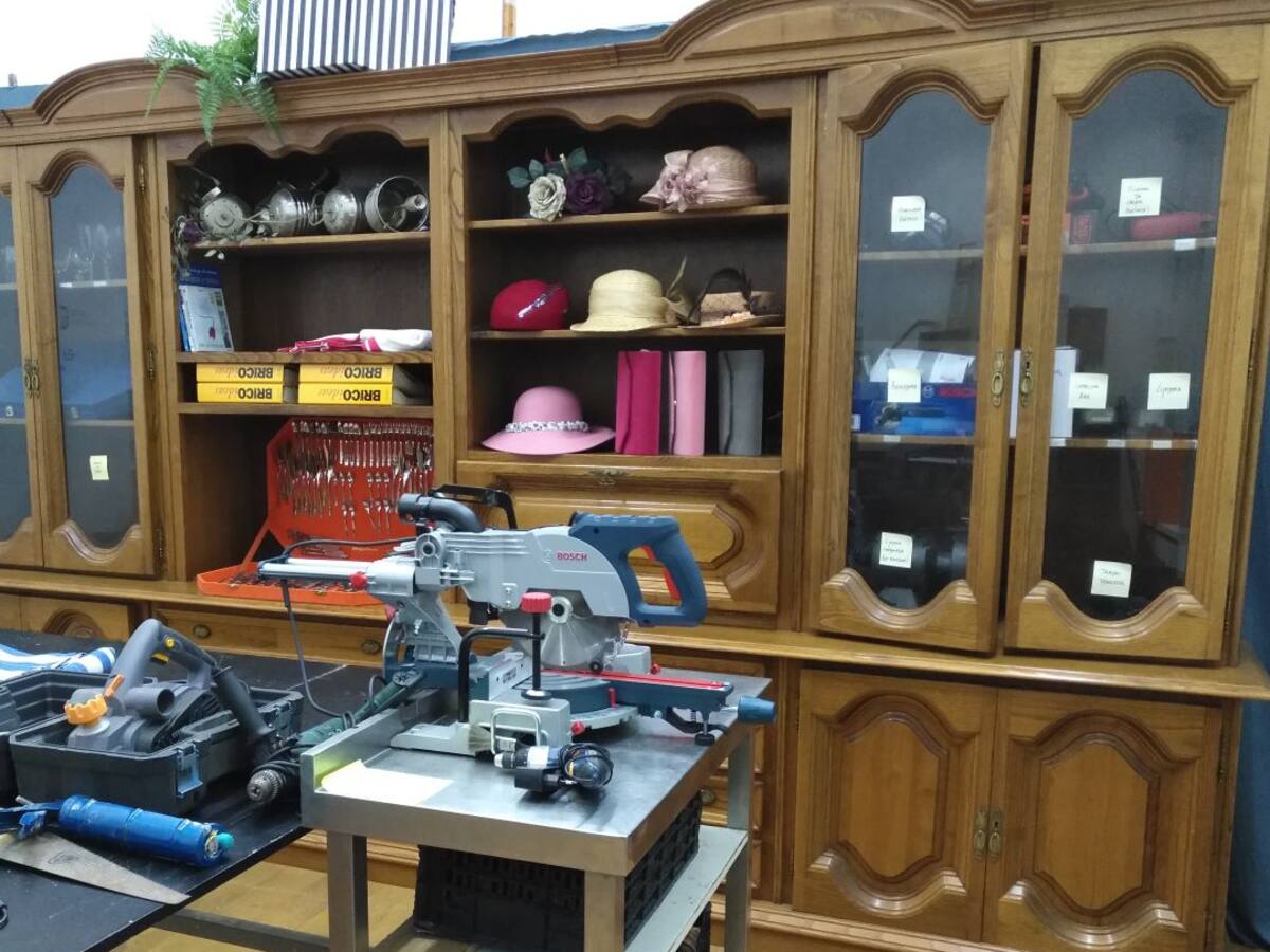 Se alquilan vaporetas y destornilladores