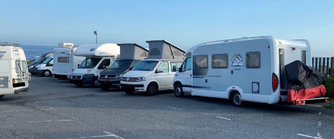 Autocaravanas aparcadas en el Aquarium Finisterrae