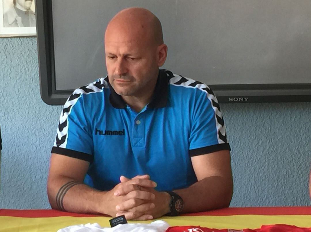 Fernando Latorre deja su futuro en manos del C. Bm. Elda - C.E.E.