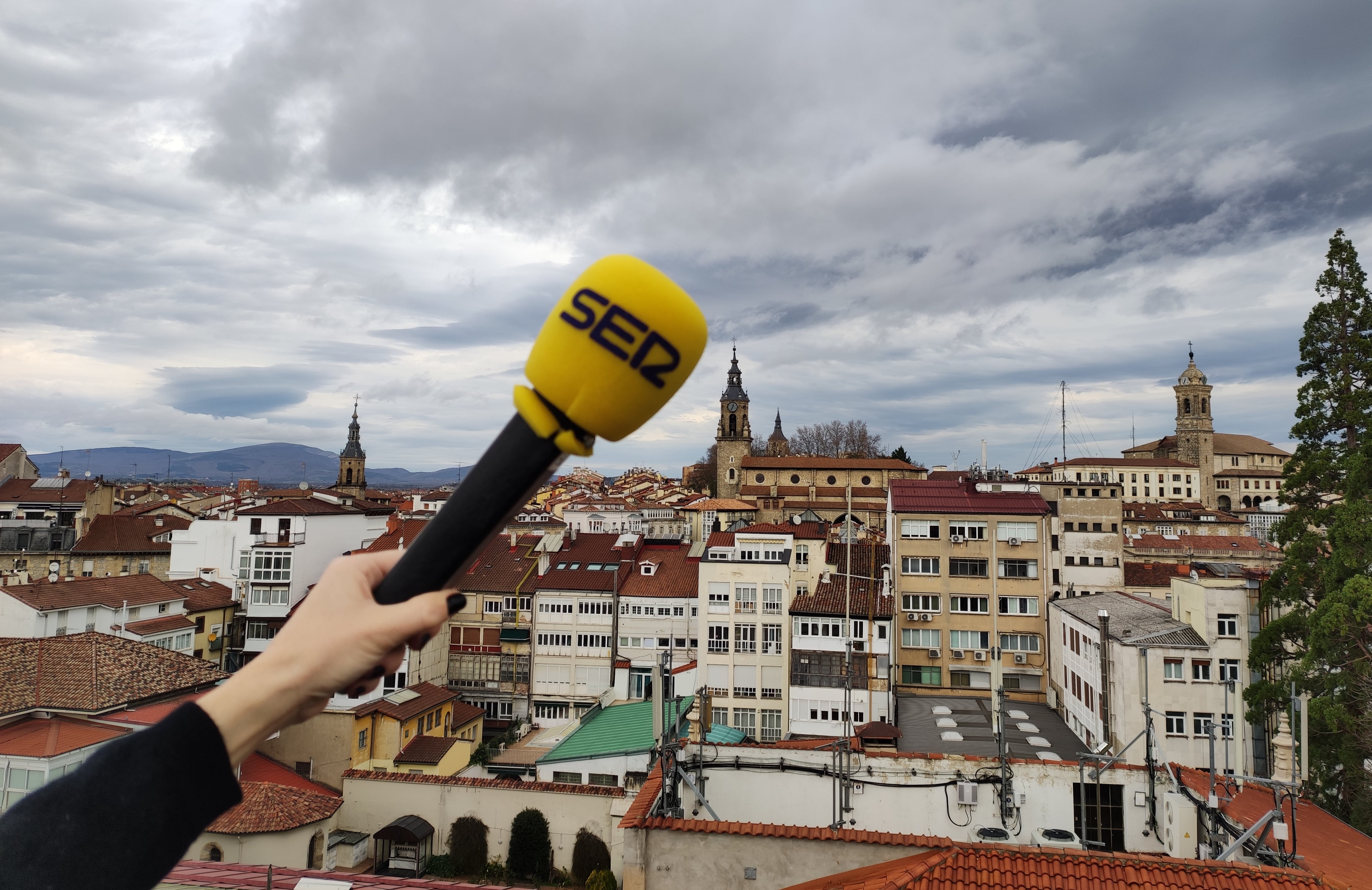 Micrófono en la terraza de SER Vitoria