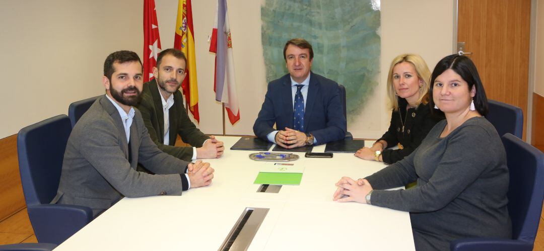 Firma del convenio con representantes de Lidl