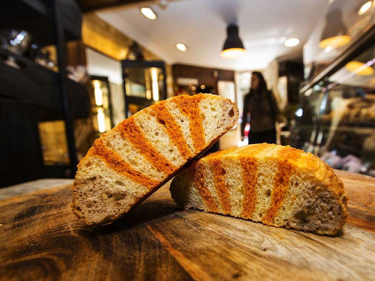 El secret del Pa de Sant Jordi, un invent que va néixer per donar gust a la diada