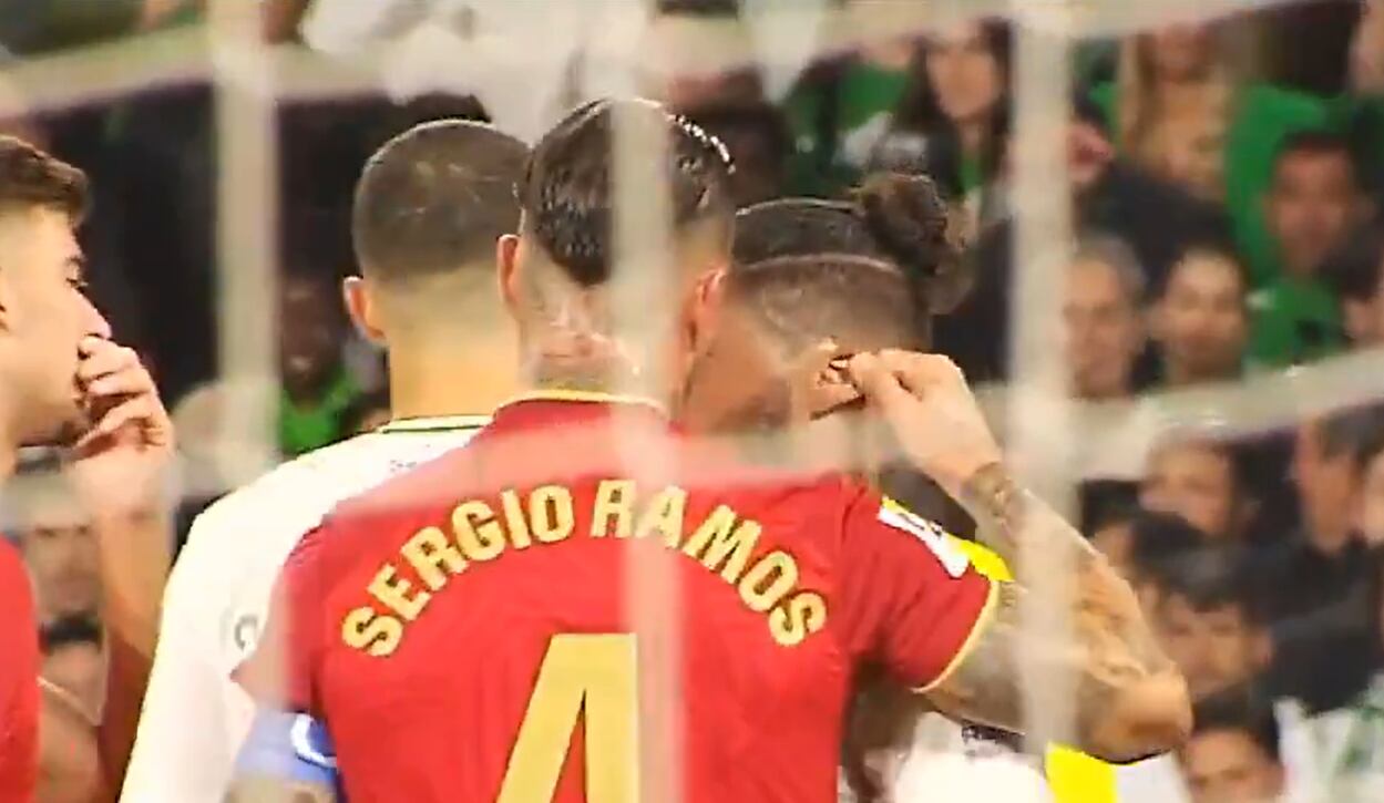 Sergio Ramos tira de las orejas a Isco