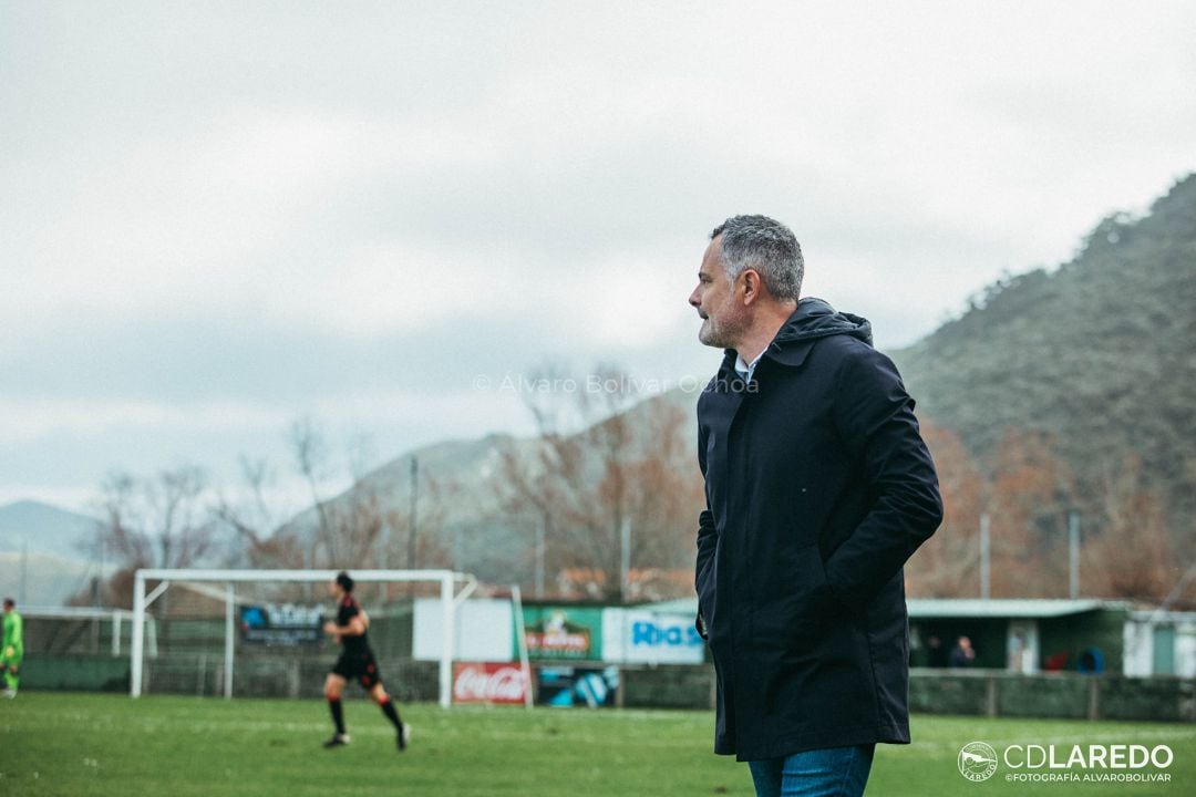 Manu Calleja durante el partido del Laredo contra el Sanse