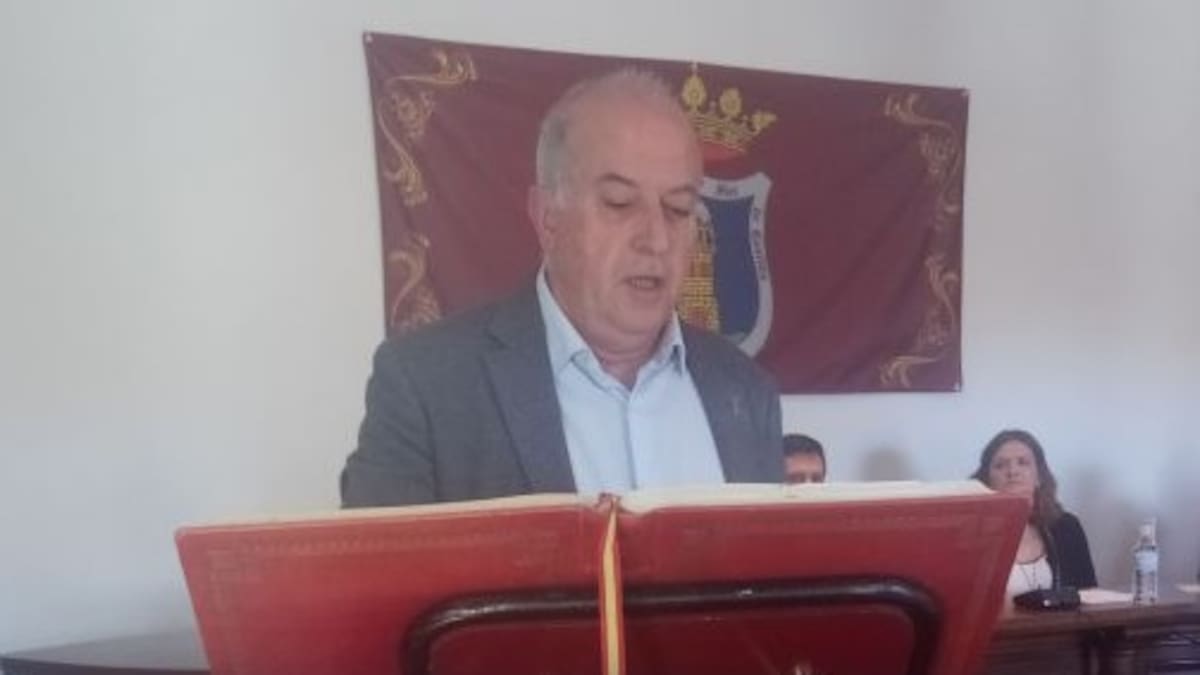 El portavoz de PSOE de Peñafiel, Elías Arranz, repasa la actualidad municipal poniendo el foco en el desfase económico del pasado ejercicio municipal