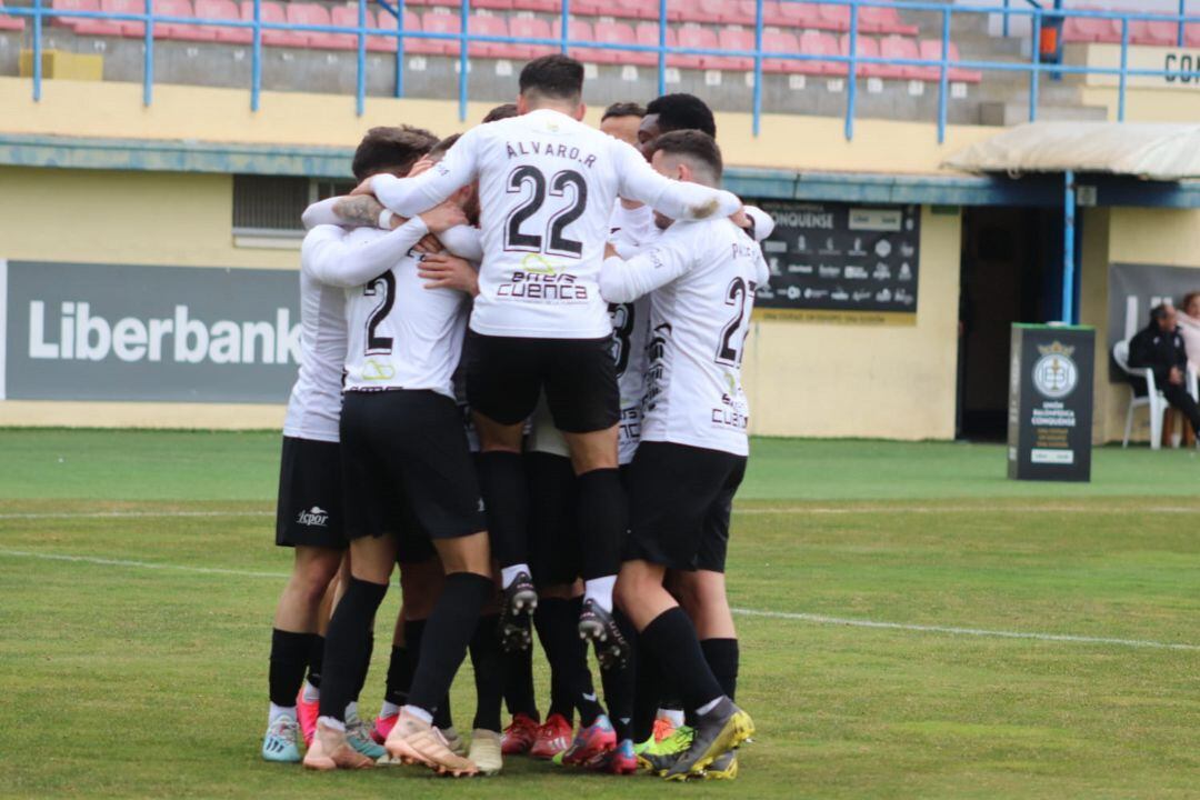 El Conquense celebra uno de los tres goles