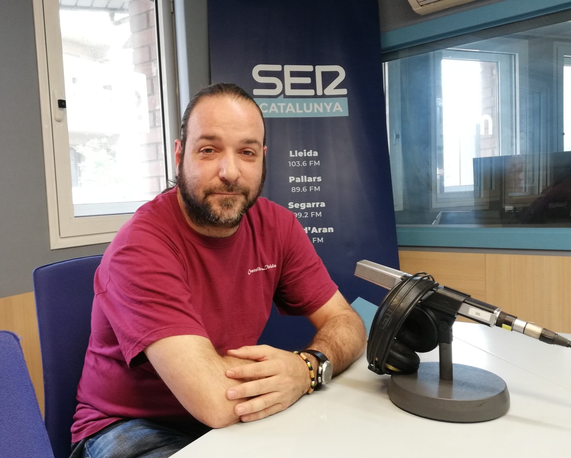 El vicepresident dels Castellers de Lleida, Andreu Palau, durant l'entrevista a l'Aquí Lleida de Ràdio Lleida.