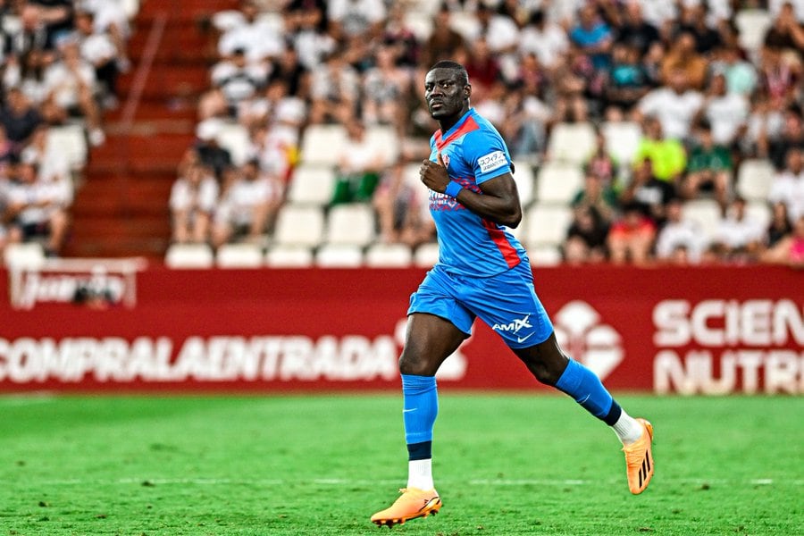 El central Bambo Diaby debutó en el Carlos Belmonte como franjiverde