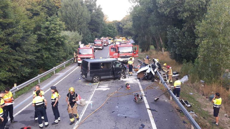 Cuatro muertos en un choque frontal entre un turismo y una furgoneta en Vidreres (Gerona).