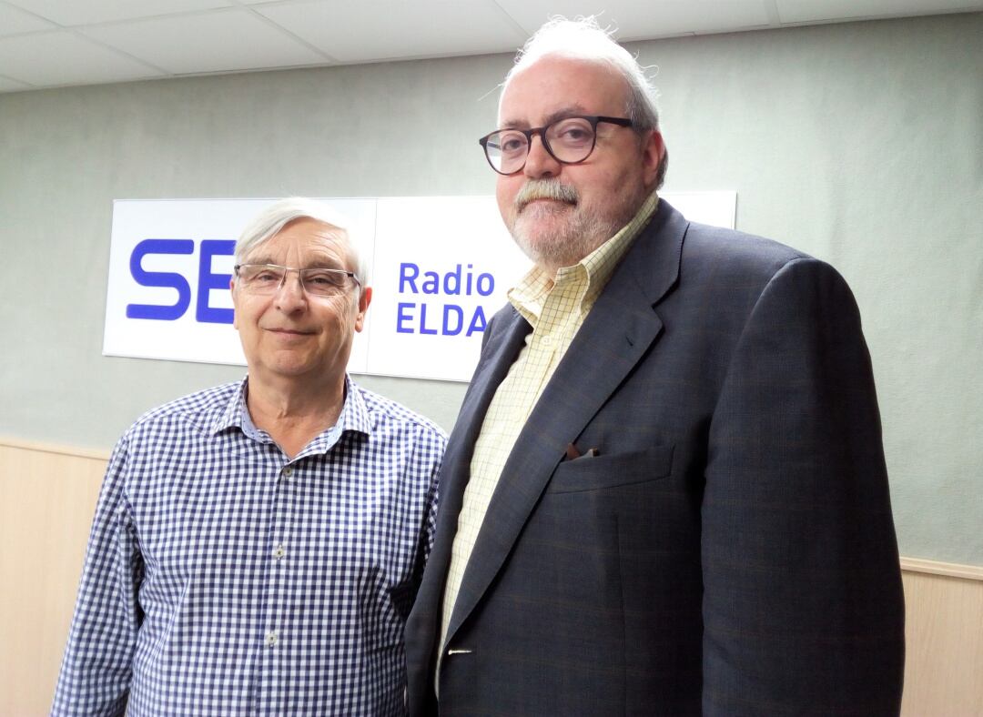 Pepe Blanes y Antonio García en el estudio de Radio Elda