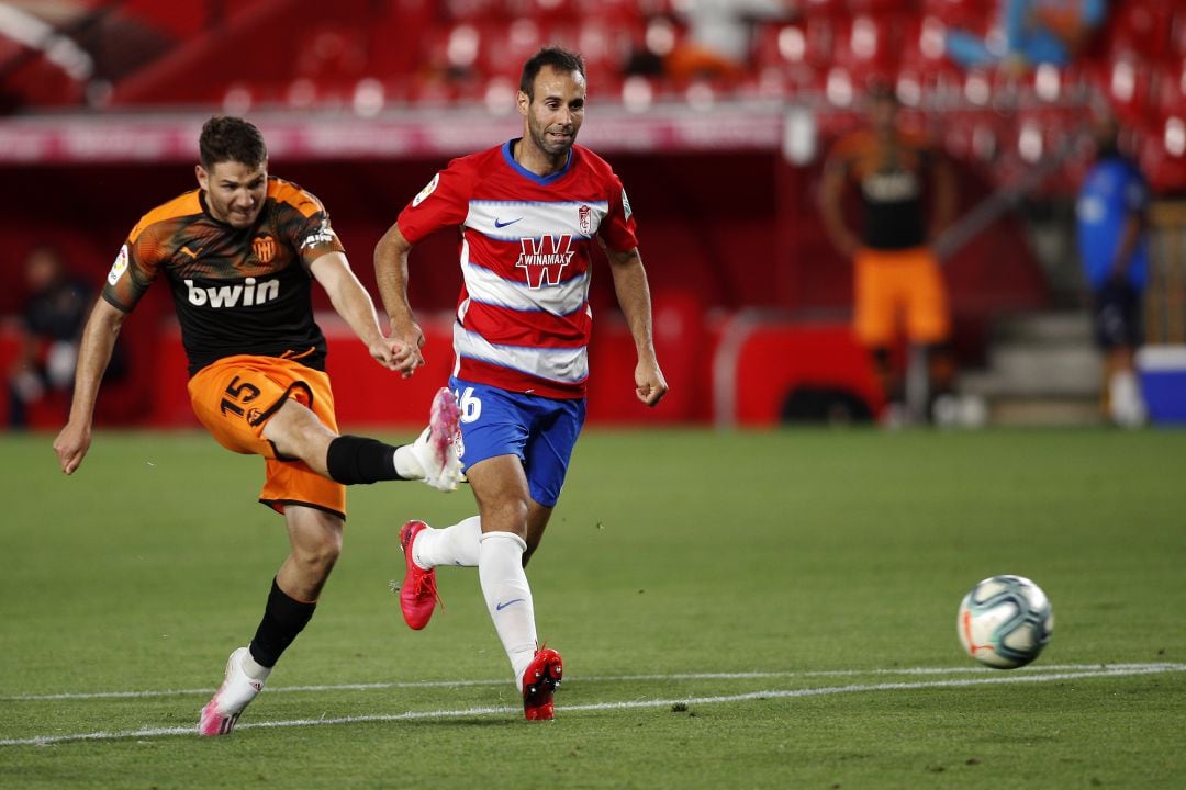 Manu Vallejo durante el partido en Granada la temporada pasada