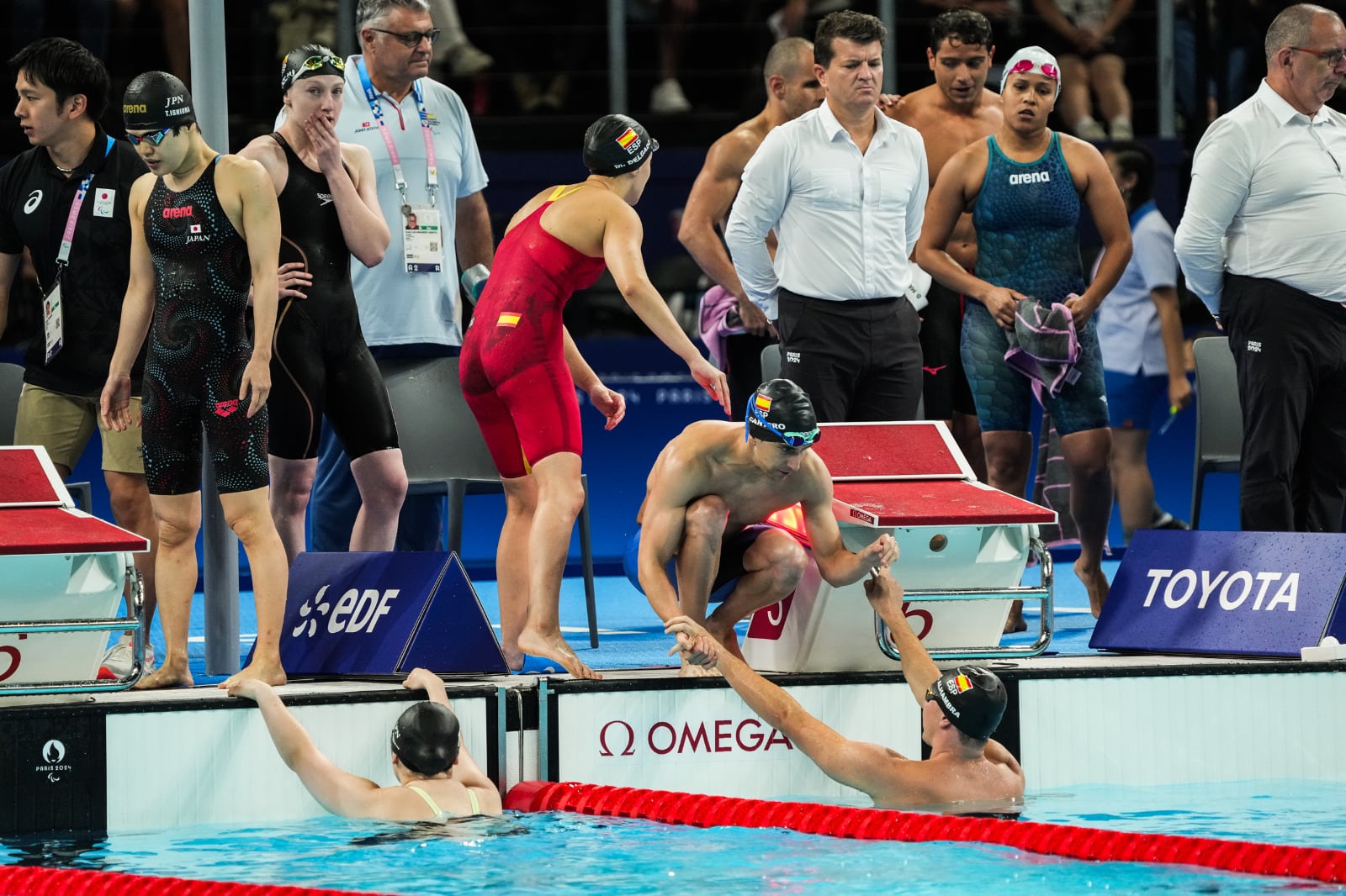 Los nadadores de España tras conseguir la medalla de bronce