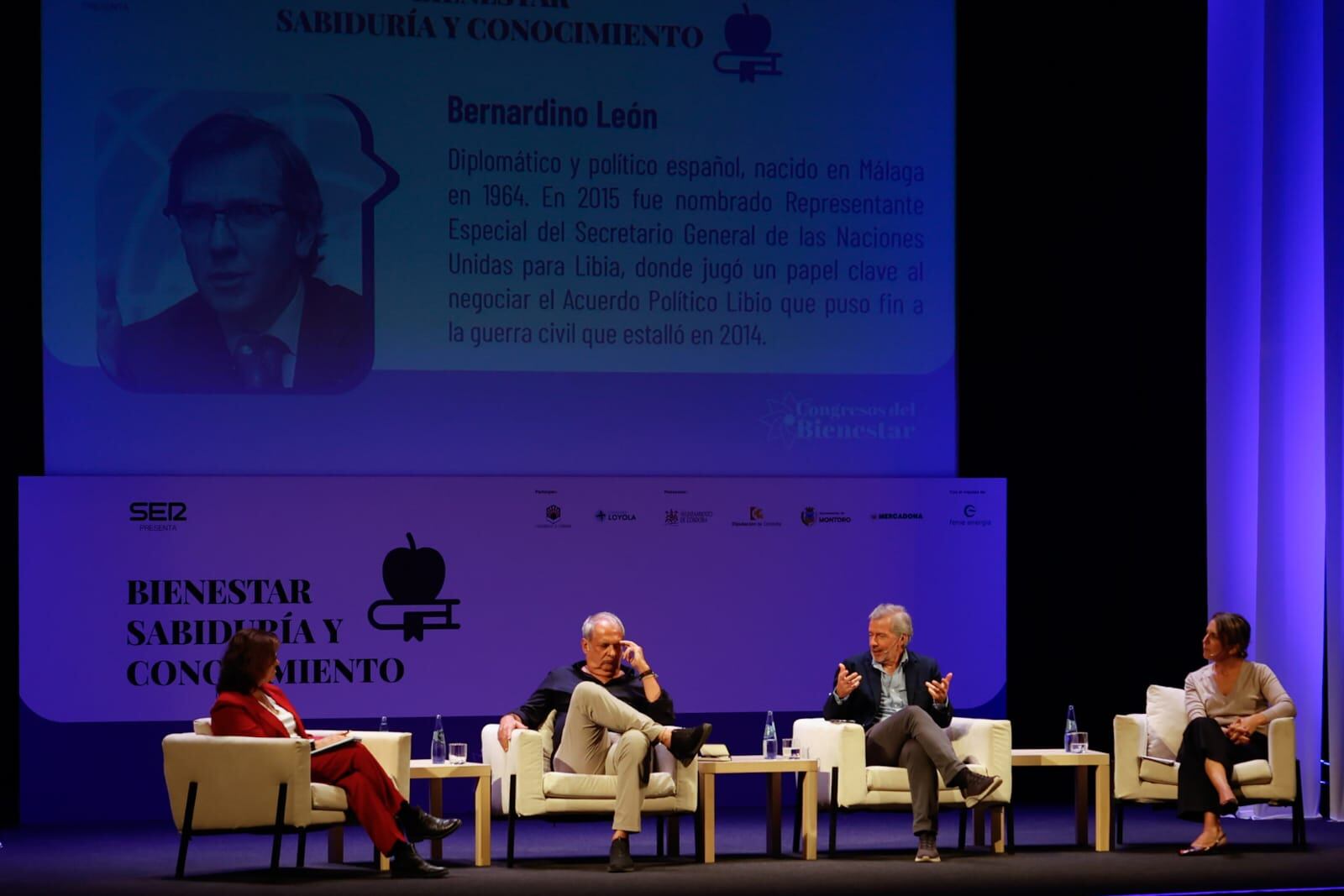 Mesa sobre el debate público en España.De izquierda a derecha Lucía Méndez, Javier Aroca, Bernardino León y Teresa Torrecillas.