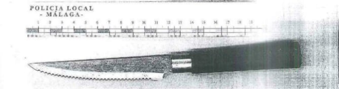 Cuchillo intervenido por la policía y con la que el detenido intentó apuñalar a los agentes.