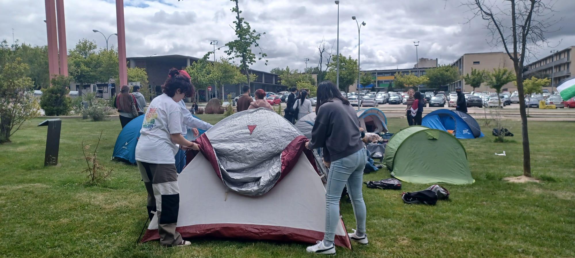 Comienza la acampada de estudiantes en la Universidad de Salamanca/Cadena SER