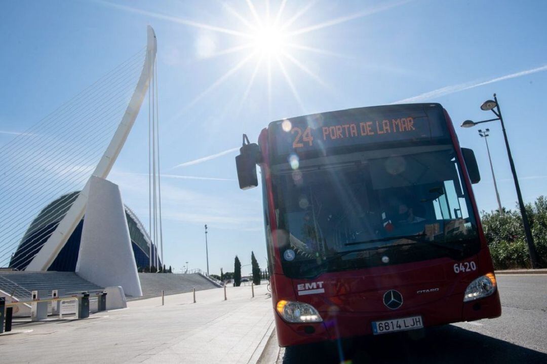 Autobús de la línea 24 de la EMT de València