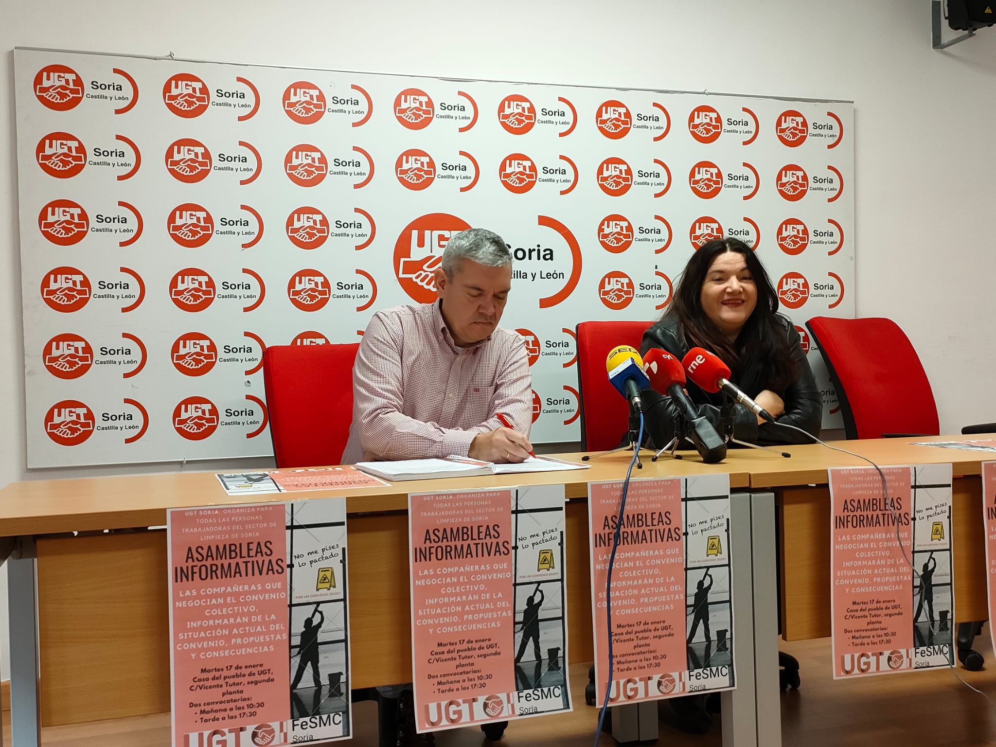 Miguel Ángel Gómez Nicolás y Azucena Pérez, de UGT Soria, en rueda de prensa.