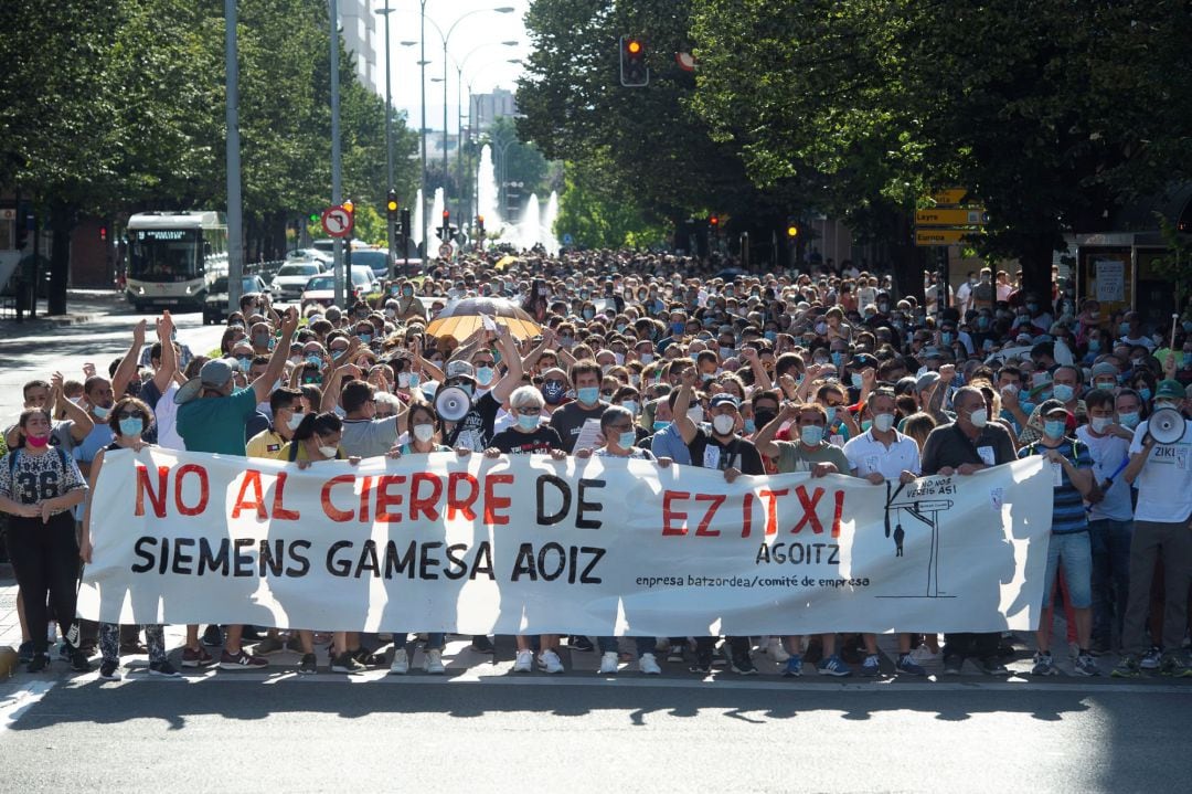 Miles de personas se manifiestan en Pamplona.