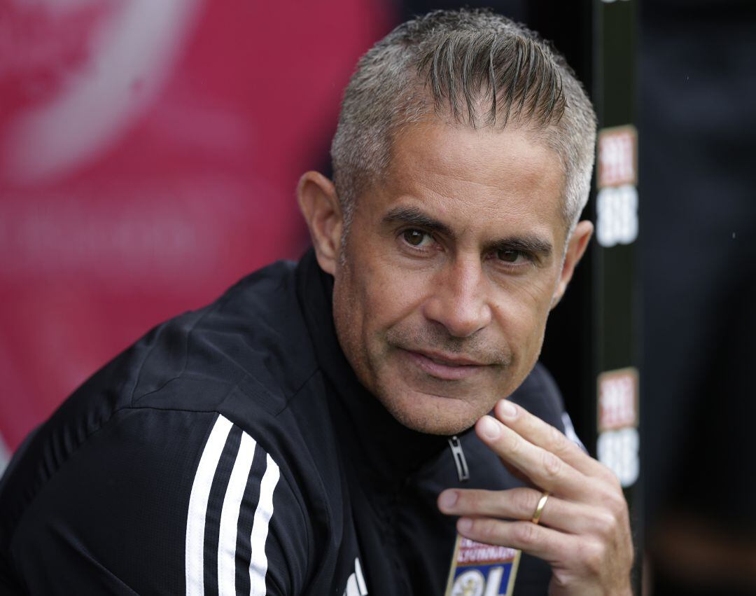Sylvinho, entrenador brasileño