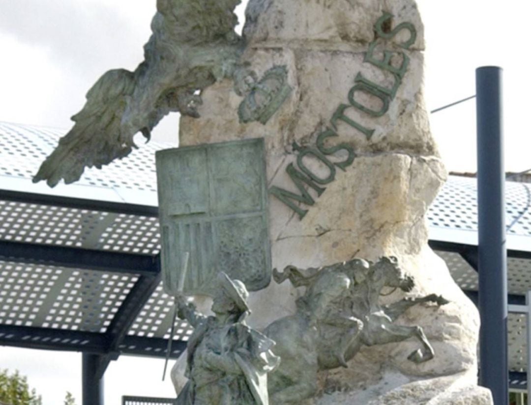 Monumento a Andrés Torrejón, que se sitúa en la Plaza del Pradillo de Móstoles