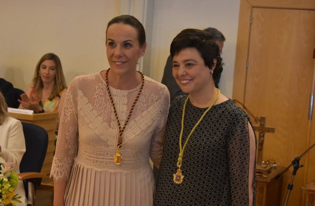 Pilar Zamora ( derecha ) y Eva María Masías ( izquierda ) en la toma de posesión de 2019