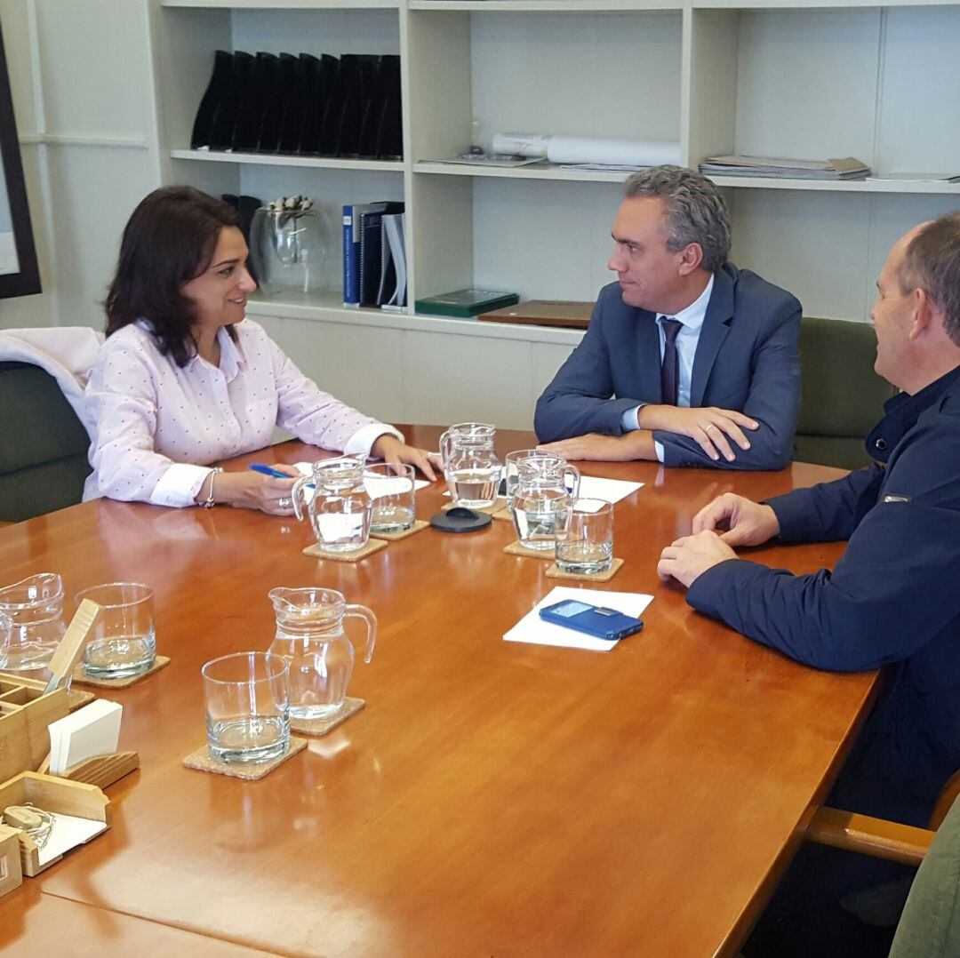 Reunión de la alcaldesa de El Espinar y el secretario provincial del PSOE en el Ministerio de Fomento