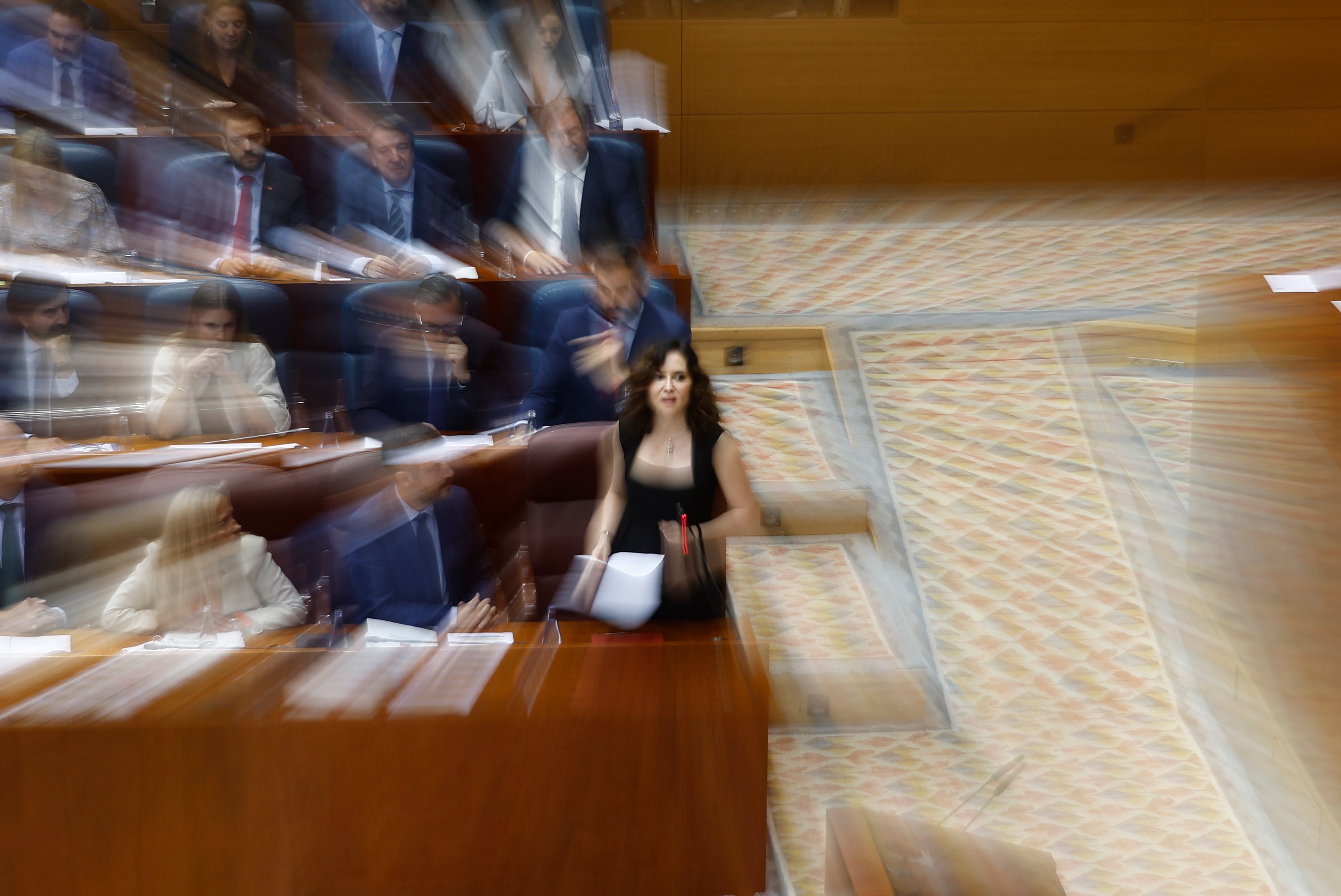 La presidenta de la comunidad de Madrid, Isabel Díaz Ayuso, interviene en un pleno de la Asamblea de Madrid.