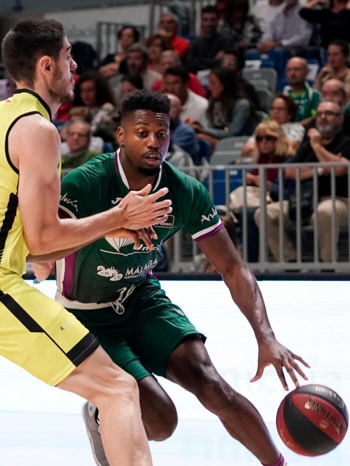 Ejim en un partido con el Unicaja CB
