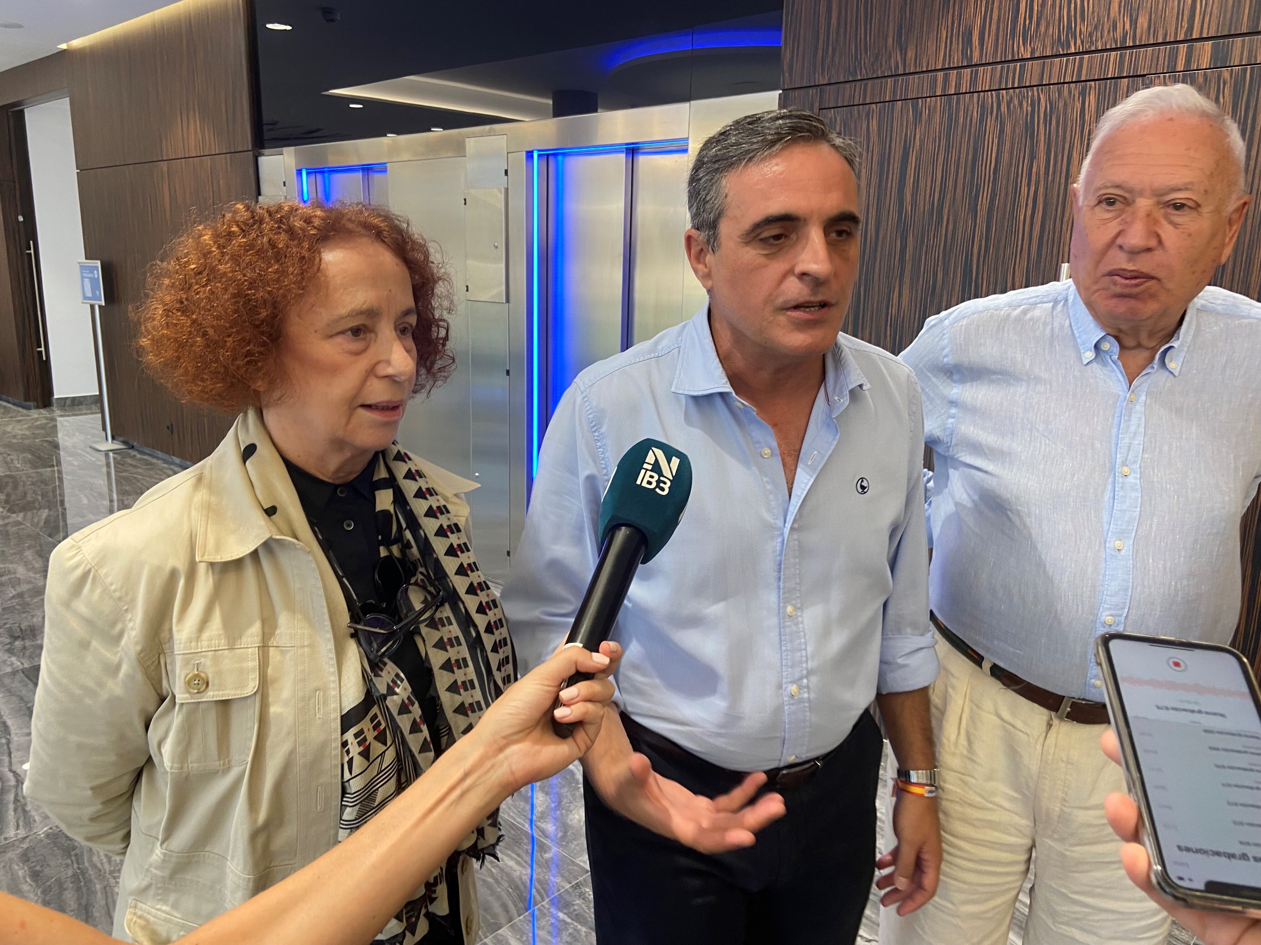 El presidente del PP de Ibiza, en una imagen de archivo con exministros &#039;populares&#039; durante una visita a la isla