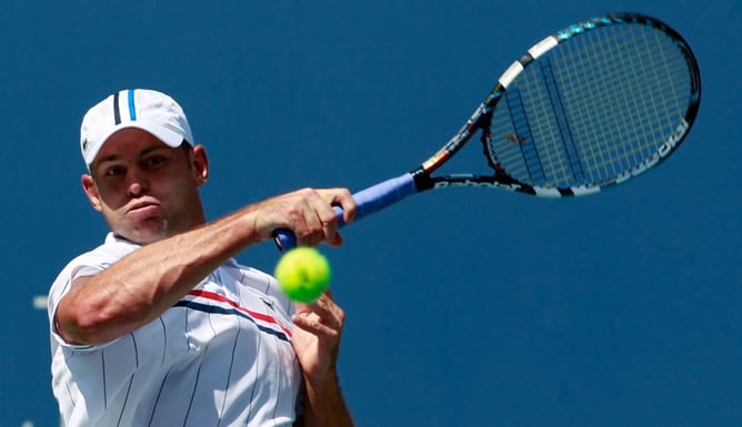 El tenista norteamericano Andy Roddick disputa su primer partido en Flushing Meadows ante su compatriota Williams.