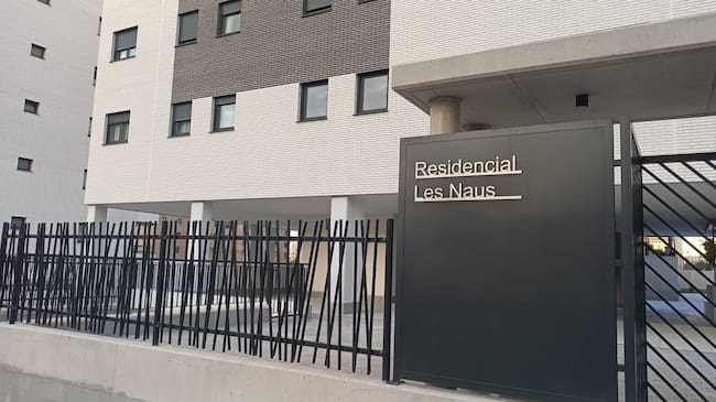 Residencial Les Naus, en la playa de San Juan