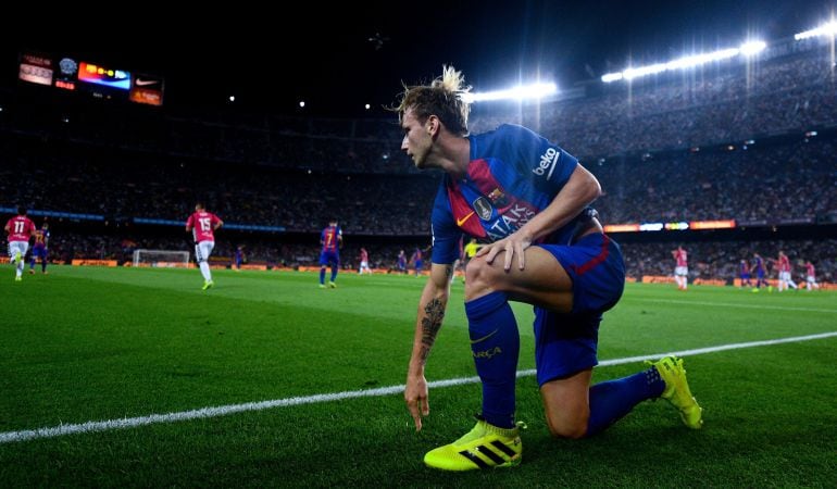 Ivan Rakitic durante el partido ante el Alavés